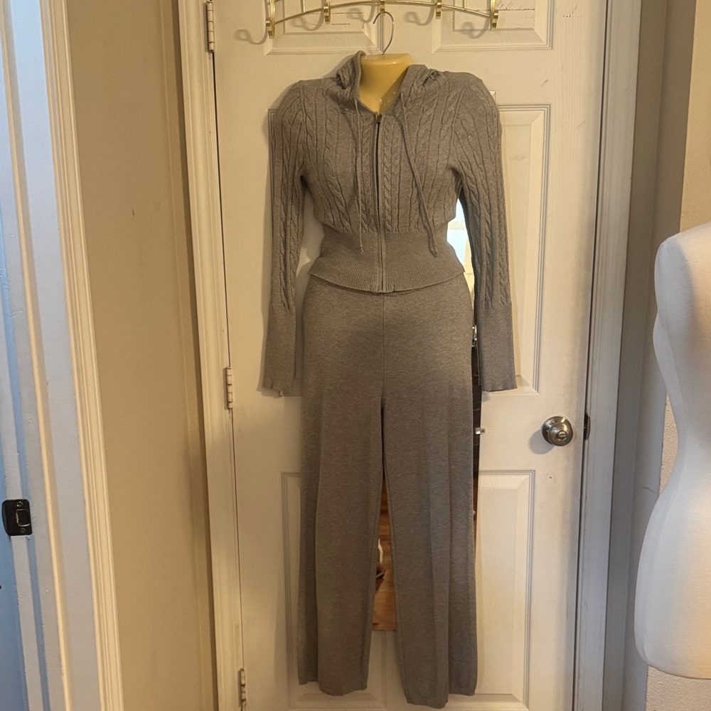 Elegant Gray Women's Sweater Two Piece with Hooded Jacket